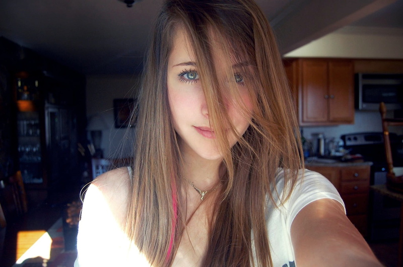 selfies, contemplation, focus on foreground, adult, looking at camera, portrait, young adult, young women, beautiful woman, one person, teenager, blue eyes