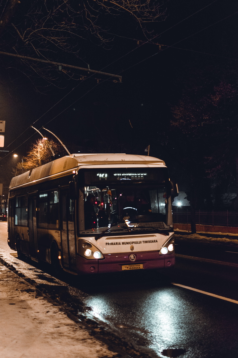 5K, relection, nikon, motion, building, trolley, bus, public transportation, rail transportation, dof, illuminated, on the move, travel, tram, outdoors