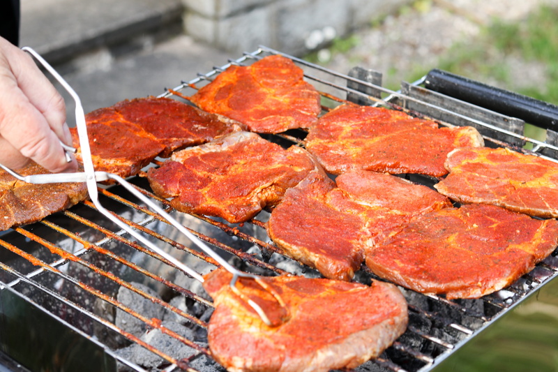 flame, meal, steak, red meat, pig, finger, Food, freshness, grilled meats, charcoal, gourmet, preparation, barbecue Grill, delicious, Meat, food And Drink