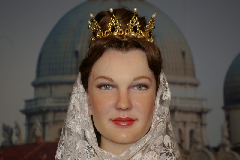 madame tussauds, emotion, clothing, berlin, headshot, architecture, portrait, 2K, royalty, religion, looking at camera, young women, one person, museum