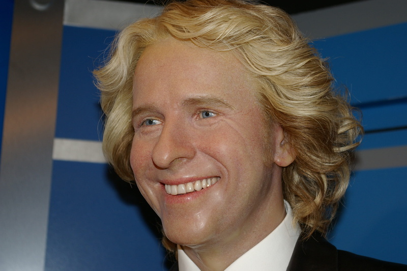 toothy smile, thomas gottschalk, madame tussauds, museum, smiling, one person, portrait, indoors, teeth, happiness, wax figure, 2K, blue, headshot, hairstyle