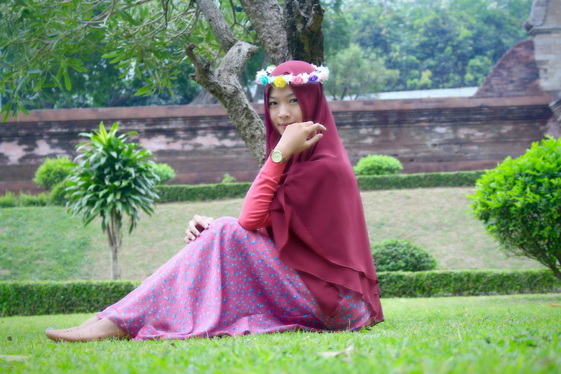 Muslim, Hijab, females, grass, traditional clothing, nature, one person, charming, child, Indonesian, leisure activity, field, innocence, beautiful, 1080P