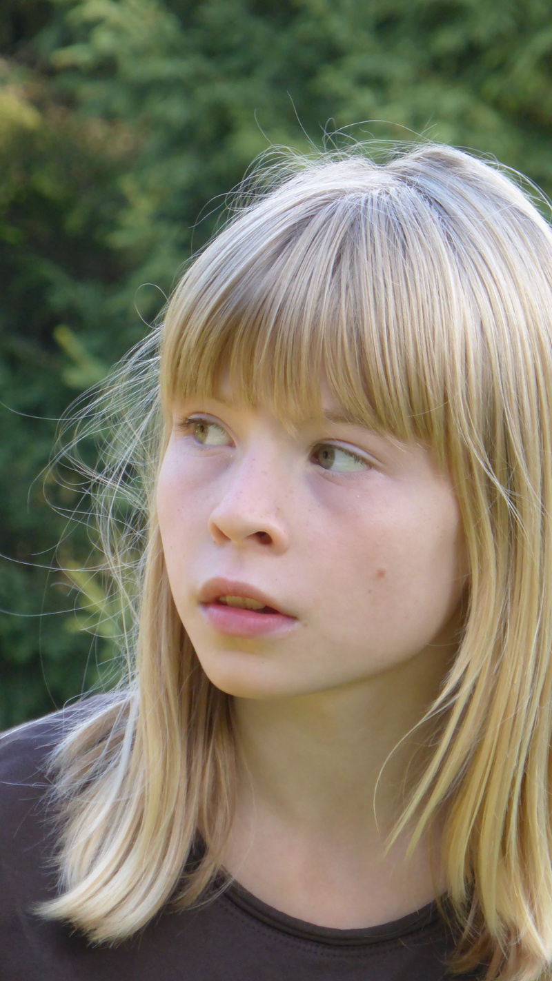 take a look around, face, childhood, blond Hair, head, black, near, focus on foreground, real people, leisure activity, portrait, human Face, blond, bush