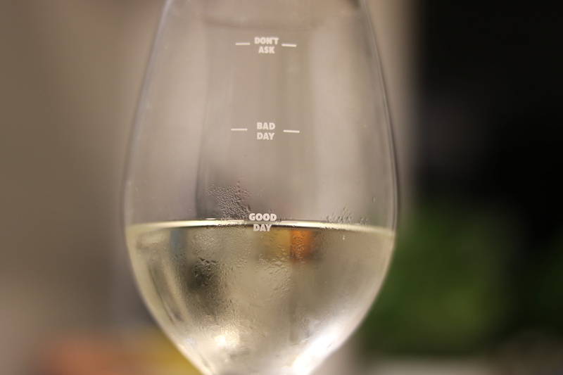 cold, 5K, wine, milk, food and drink, glass - material, white wine, bread, red wine, goblet, household equipment, single object, drink, wine bottle, alcohol