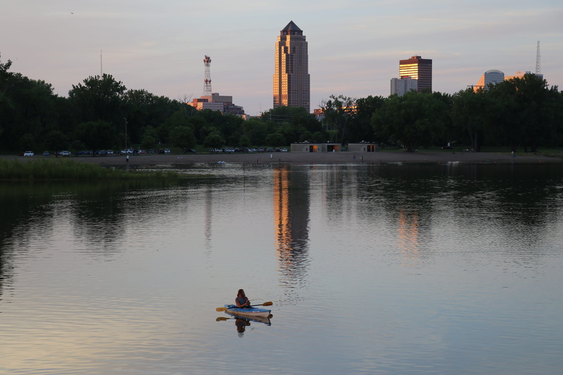 reflection, iowa, des, kayak, moines, lifestyles, serenity, water, built structure, skyscraper, architecture, landscape, tranquil, outdoors, sunset, tree