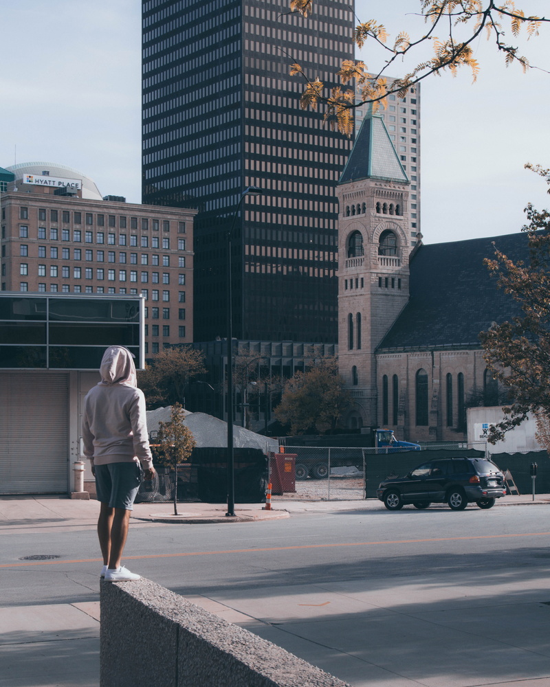 transportation, walking, city, building, kold, building exterior, day, des moines, car, united states, architecture, motor vehicle, one person, downtown