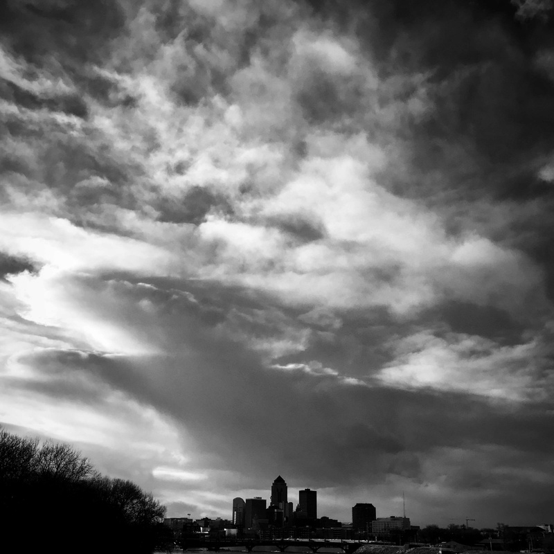 city, clouds, travel destinations, 2K, outdoors, building exterior, iowa, the past, religion, plant, low angle view, silhouette, nature, black and white