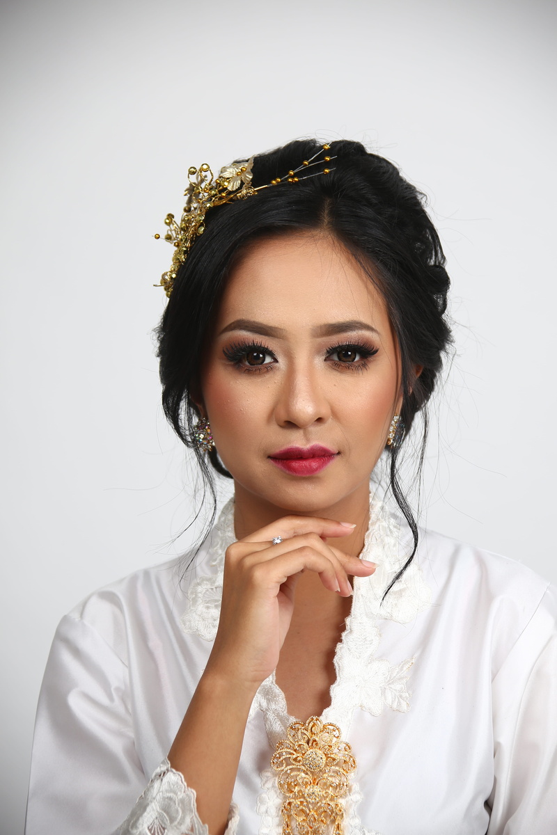 wearing, lady, model, person, indoors, elegant, young adult, studio, make-up, pretty, gown, beauty, hairstyle, top, elegance, fashion, photoshoot, lifestyles