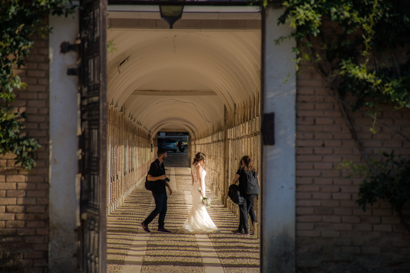walking, commitment, white, romantico, architecture, happiness, real people, adult, love, nuptials, men, building, wedding, rear view, 5K, arch, married