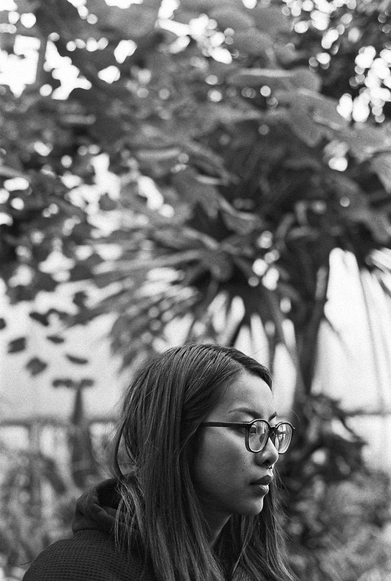 beauty, human, finger, looking away, woman, 2K, women, headshot, wearing, eyeglasses, glasses, face, female, hair, leisure activity, nosering, person