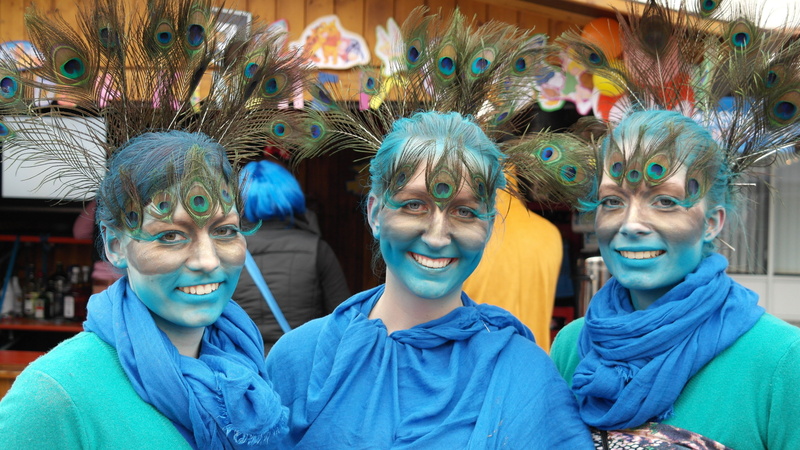 woman, event, multi Colored, move, party, smiling, togetherness, real people, women of color, lifestyles, happiness, feather, good mood, adult, women, child