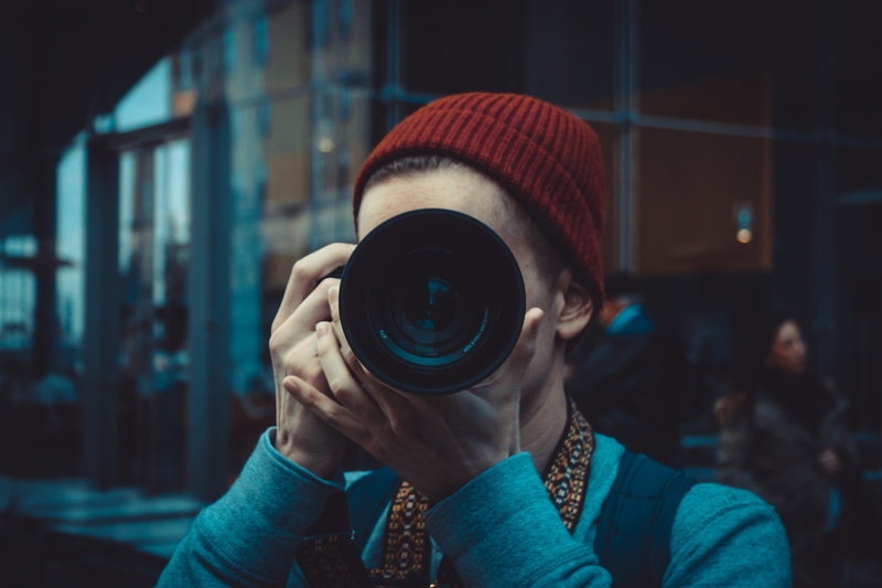 holding, view, males, lens - Optical Instrument, lifestyles, person, dslr, photographer, paparazzi Photographer, portrait, camera - Photographic Equipment