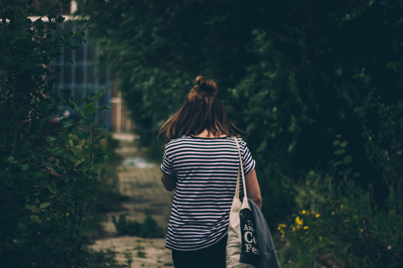 lifestyles, women, leisure activity, tree, day, focus on foreground, nature, outdoors, amsterdam, rear view, adult, one person, people, from behind, behind