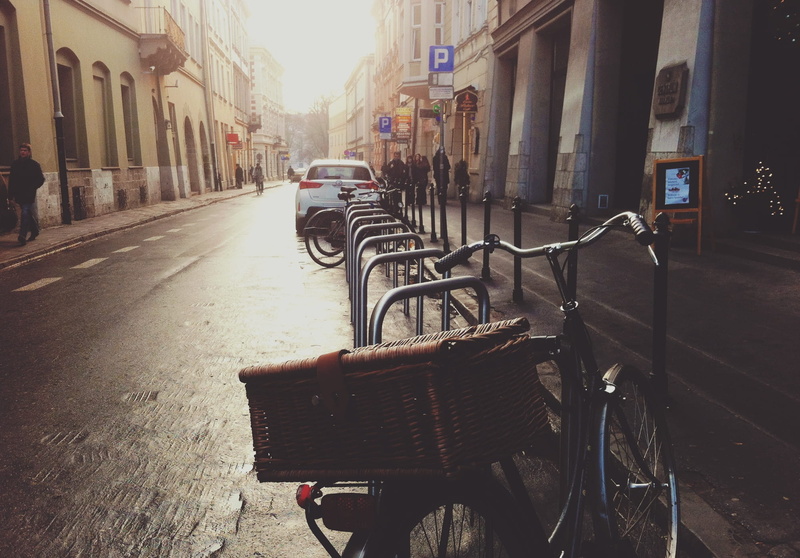near, mode of transportation, day, photography, building, 1080P, city, street, motor vehicle, bike, no people, car, outdoors, bicycle basket, macro, building exterior