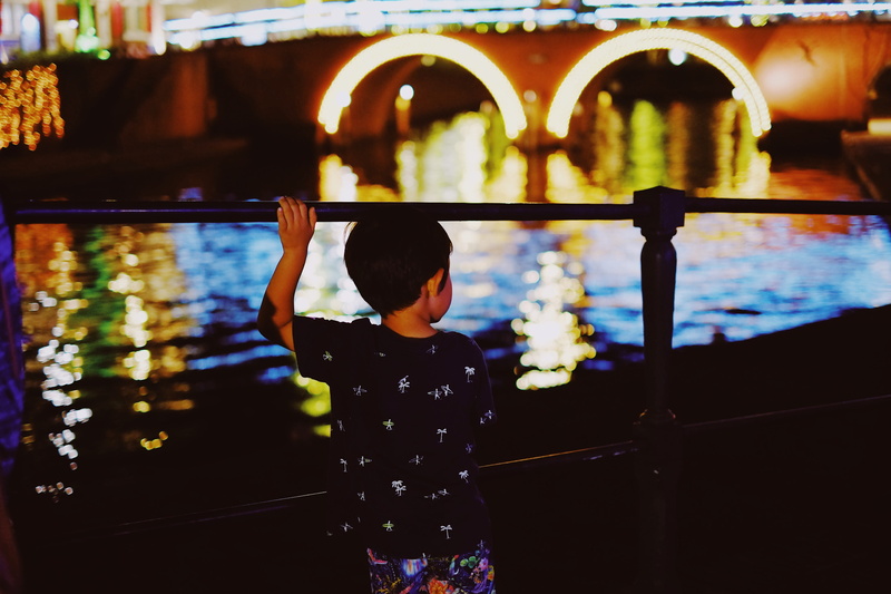 built structure, standing, rear view, childhood, innocence, leisure activity, sasebo, one person, river, day, three quarter length, men, lake, child, indoors