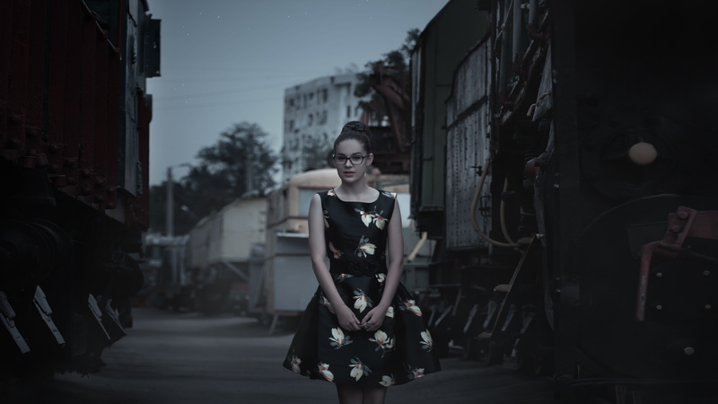road, architecture, front view, leisure activity, real people, steam locomotive, dress, built structure, street, portrait, hour, lifestyles, sunglasses