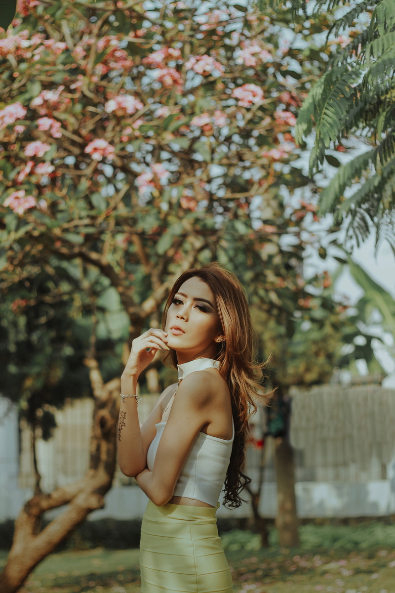 hair, beauty, standing, flowering, shadow, fashion, focus, woman, hairstyle, young women, flowers, tree, lifestyles, long hair, near, arm, female, one person
