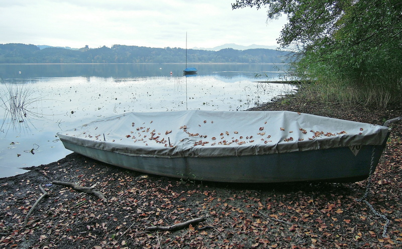 no people, rest, sky, boot, rowboat, trueb, leaves, autumn, still, nature, fishing boat, beach, 4K, land, transportation, moored, day, outdoors, nautical vessel