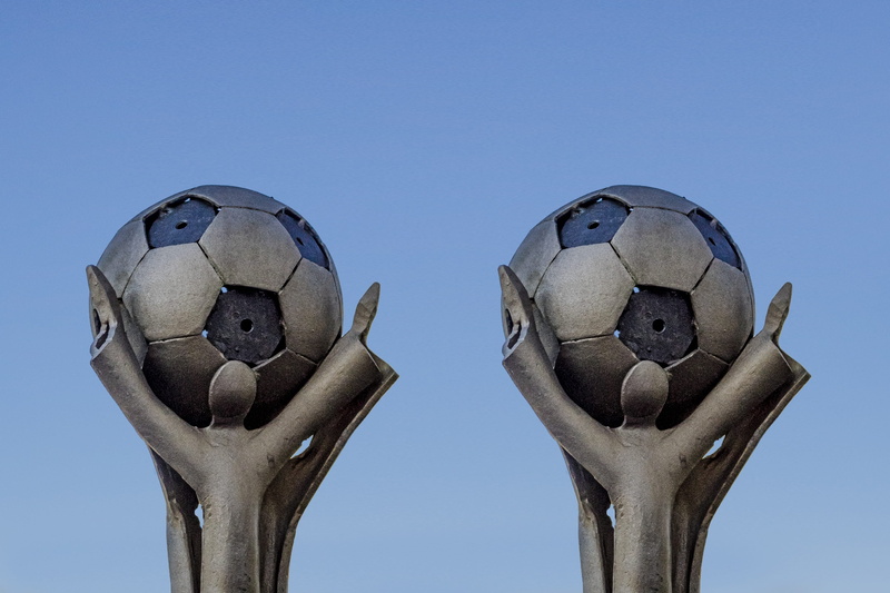 Cup, sculpture, club, nature, cohesion, positive emotion, representation, architecture, art, artwork, bird, sport, two objects, sunny, no people, Ball