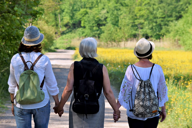 help, joy, rear view, generations, cohesion, friendship, hands, together, trust, lifestyles, men, connectedness, mother, live, girlfriends, day, real people