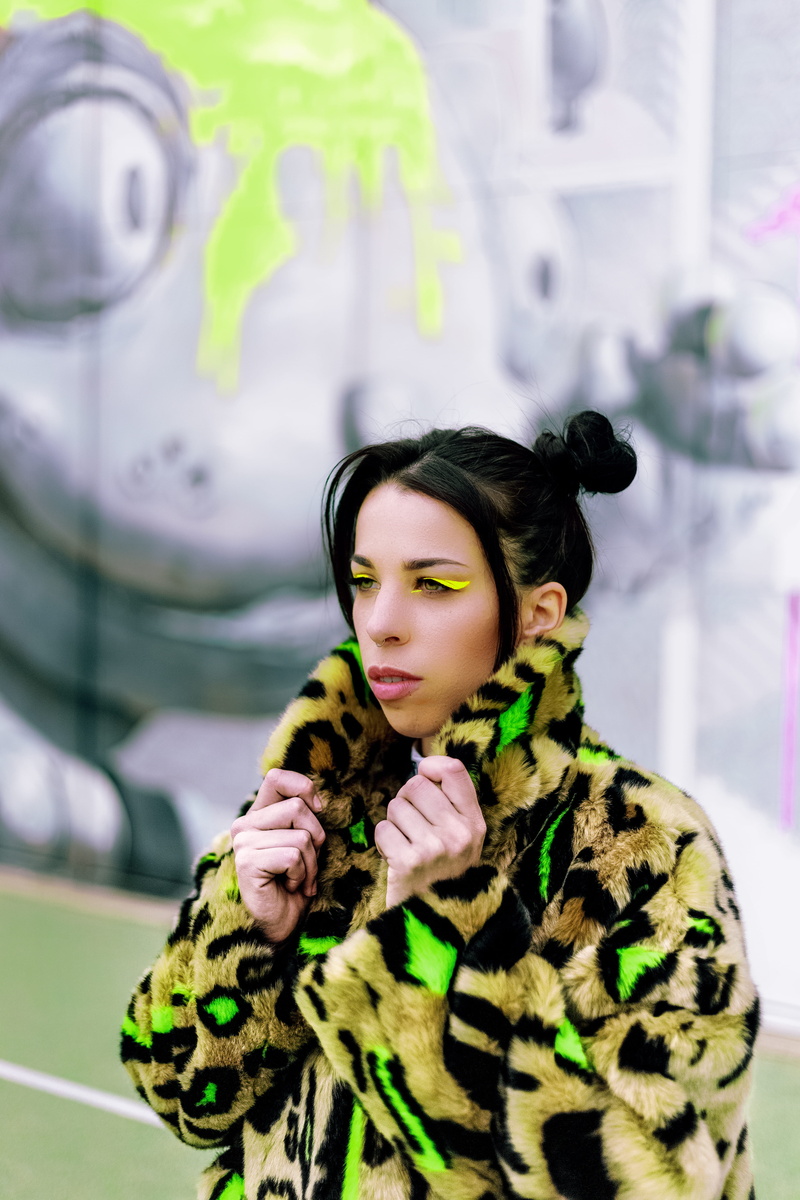5K, wearing, stylish, brown hair, posing, front view, coat, lifestyles, women, glamour, portrait, fur, fashion, young women, pretty, warm clothing, beautiful