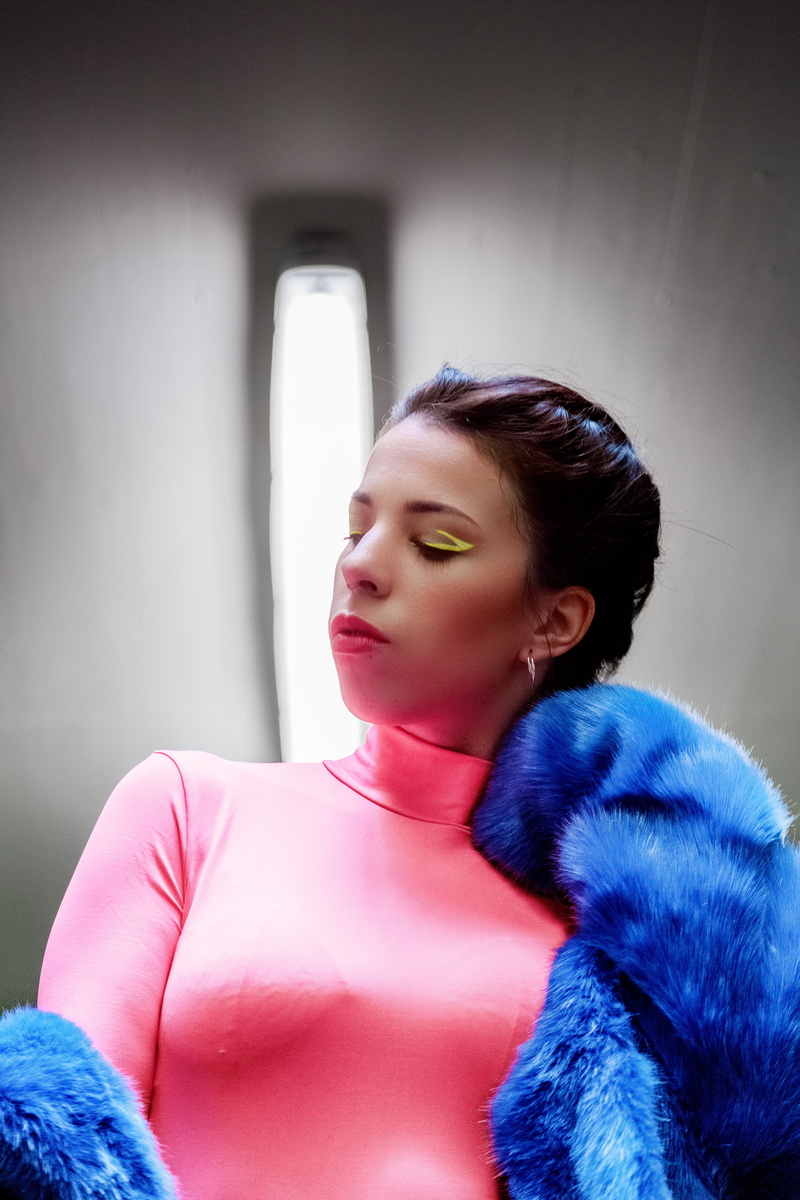 person, top, pink, beautiful woman, fur, pretty, glamour, beauty, model, young women, fashionable, stylish, trendy, blue, leisure activity, looking, young adult