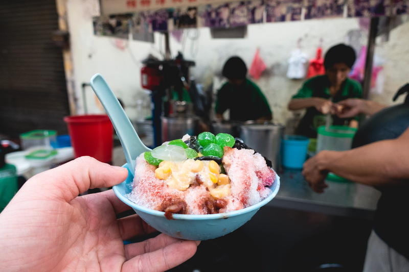 hand, sweet food, cendol, frozen, lifestyles, spoon, human body part, temptation, meal, freshness, street food, focus on foreground, ice cream, incidental people