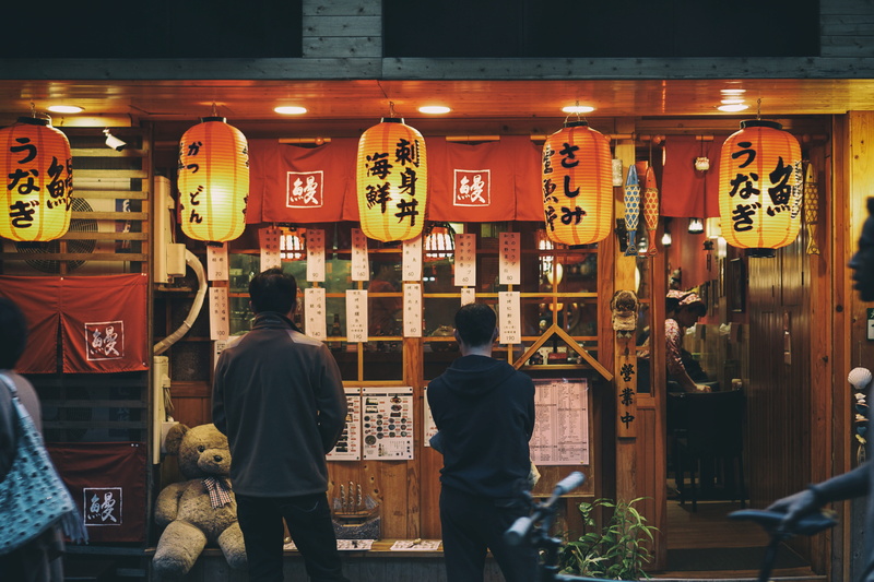 leisure activity, lantern, japanese, lighting equipment, 5K, incidental people, stand, people, text, food, men, illuminated, street, non-western script