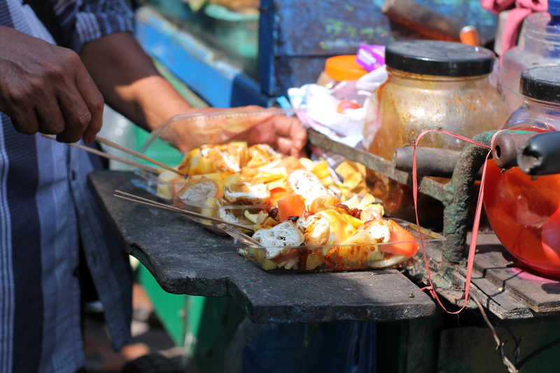 freshness, real people, papaya, vegetable, preparation, 4K, rujak buah, indonesia, market, holding, heat - temperature, outdoors, healthy eating, burning
