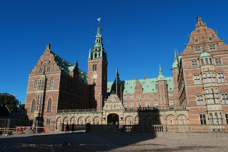 clear sky, king frederik 2, castle, belief, trolle, tower, dutch renaissance style, built structure, architecture, popular, paintings, spire, no people