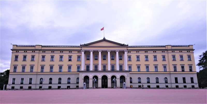 sky, build, 4K, government, patriotism, facade, day, kingdom, history, window, national icon, building, columns, the royal palace, cloud - sky, the past