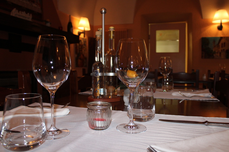 drinking glass, glasses, glass - material, restaurant, red wine, alcohol, bottle, luxury, drink, indoors, trattoria, setting, no people, refreshment, wineglass