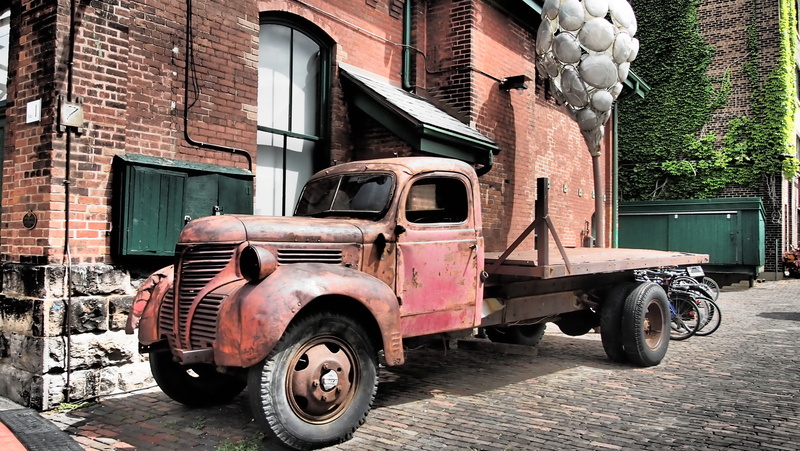 window, transportation, abandoned, mode of transportation, Toronto, 4K, building, building Exterior, motor vehicle, brick wall, color Image, obsolete