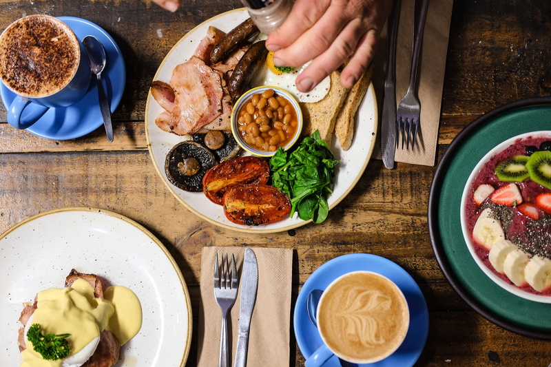 temptation, refreshment, vegetable, glass, hand, flat, meal, egg, table, directly above, cutlery, spinach, aerial, 2K, bacon, setting, kitchen utensil