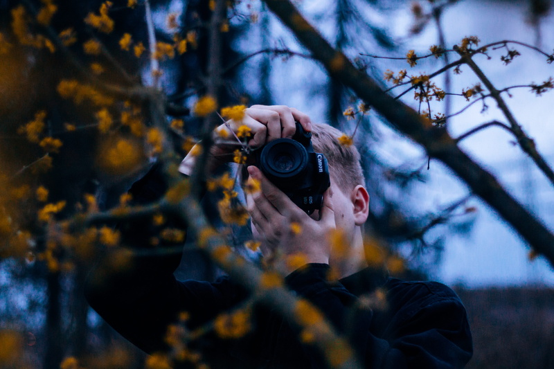 one person, selective, person, digital camera, waterfowl, headshot, spring, electronics, animal, fashion, finger, canon, flower, portrait, activity, day