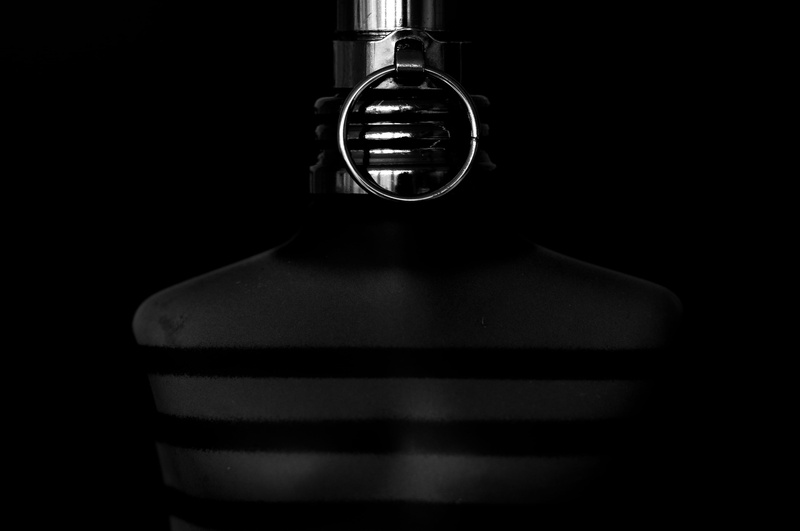 glass - material, cut out, bottle, black background, no people, domestic room, close-up, 4K, technology, jean, container, paul, black color, single object