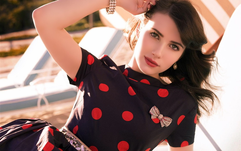 dress, red, emma, 1080P, girls, neck, dot, black, celebrity, babe, polka, roberts, emma roberts, crew, celebrities