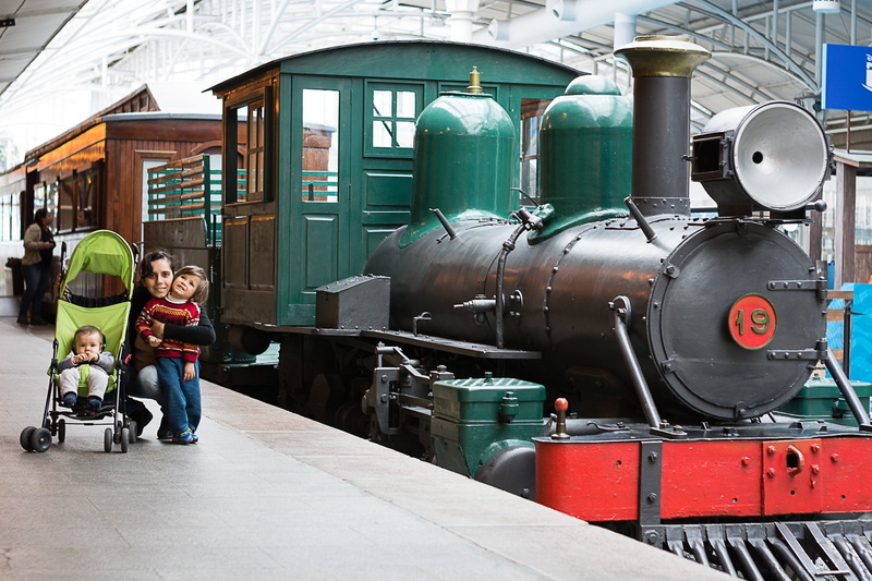1080P, transportation, brazil, childhood, standing, adult, people, child, males, women, day, innocence, train, shoping, full length, train - vehicle, rail transportation