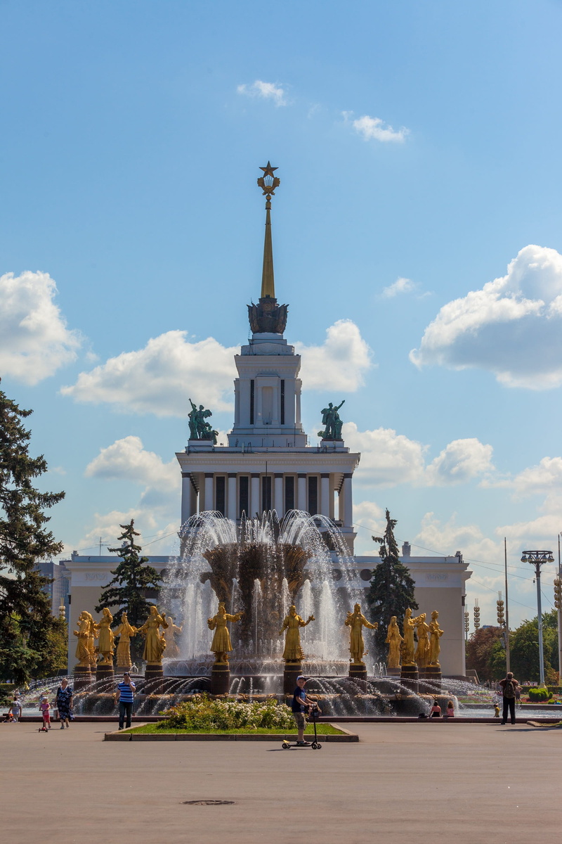 female likeness, art and craft, sculpture, Moscow, Pavilion, showplace, architectural column, nature, incidental people, sky, the soviet union, architecture