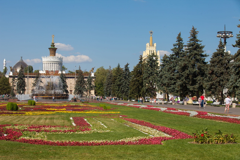 building exterior, Moscow, clear sky, pavilion, fountain, Soviet Union, tourism, spraying, growth, history, tree, incidental people, built structure, park - man made space
