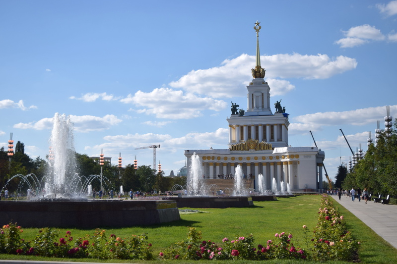 architectural column, 5K, no people, spraying, motion, building, cloud - sky, fountain, outdoors, nature, architecture, building exterior, flowering plant