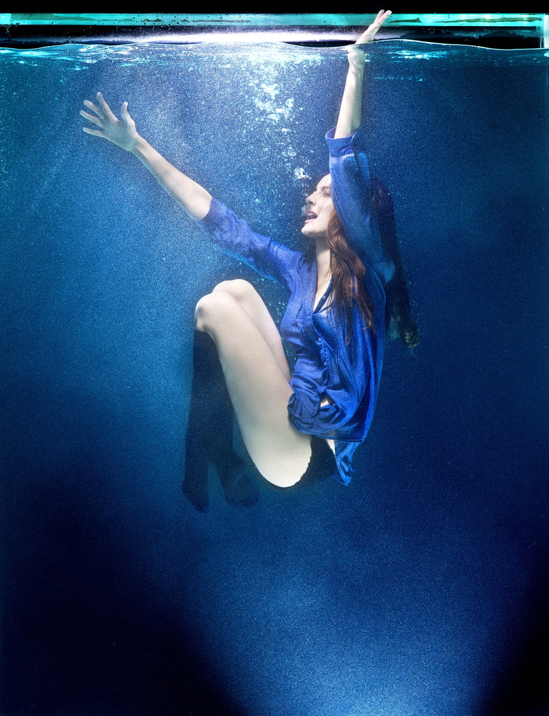 breath, underwater, floating on water, water, under the beautiful arts, women, swimming pool, nature, life, real people, tank, exposure, suffocation, fiction