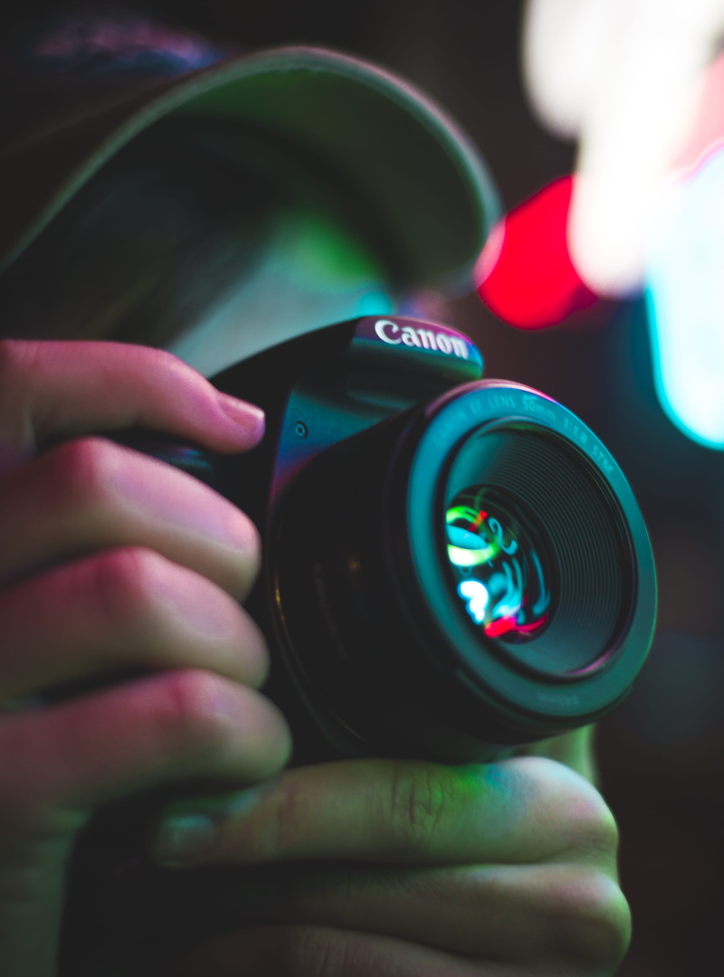 canon, unrecognizable person, one person, 4K, united states, human hand, nail, photographer, neon, technology, holding, human finger, focus on foreground