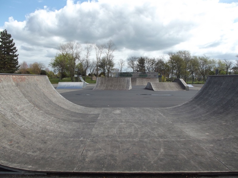 sky, skateboarding, skill, trendy, empty, tree, architecture, sport, trees, youth, cloud - sky, absence, skateboard, skater, skateboard park, outdoors