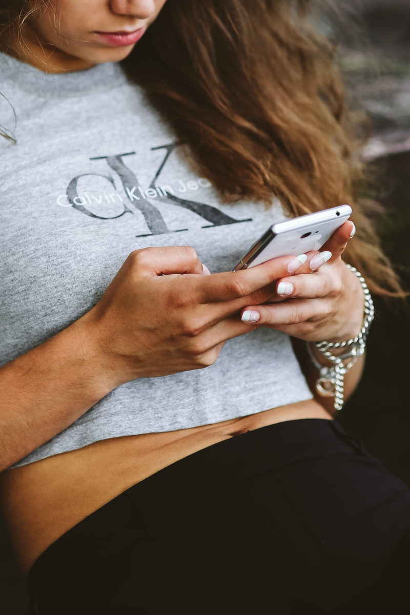 telephone, real people, females, caucasian Ethnicity, holding, caucasian, white phone, mobile Phone, mobile, hairstyle, women, smartphone, phone, tech