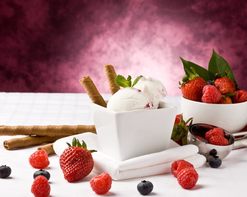 summer, dessert, studio shot, cold - Temperature, strawberry, close-up, milk, refreshment, red, breakfast, gourmet, sweet, wood - Material, dairy Product