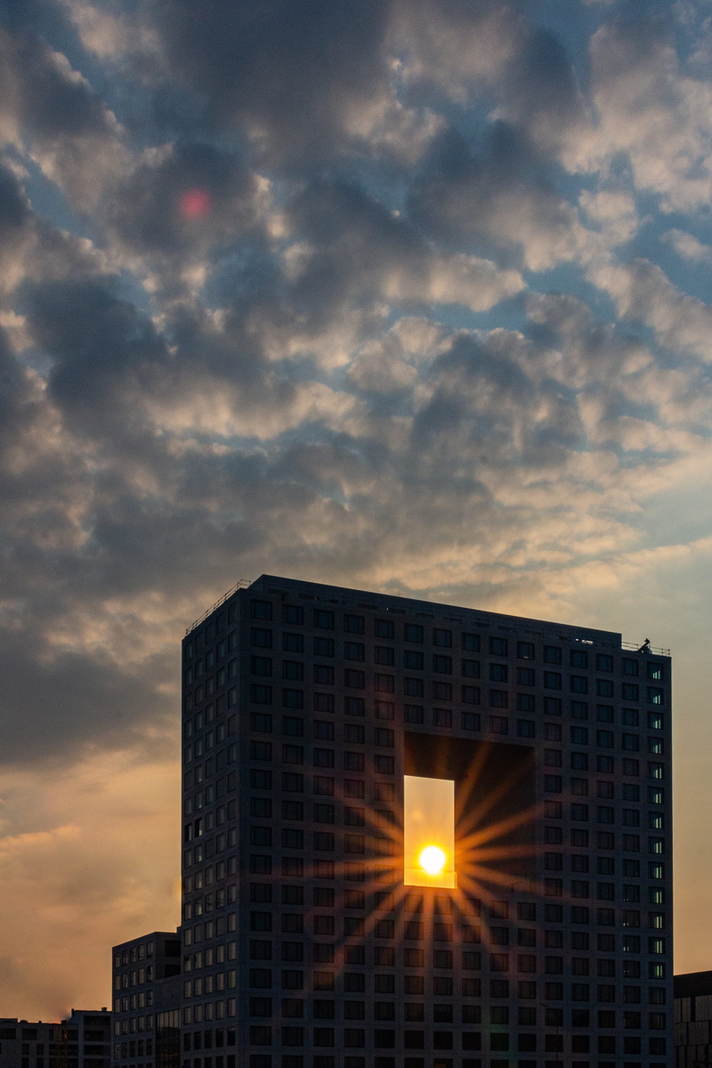 architecture, outdoors, skyscraper, low angle view, nature, illuminated, sunlight, lighting equipment, 4K, sky, howald, sunbeam, building, no people, built structure
