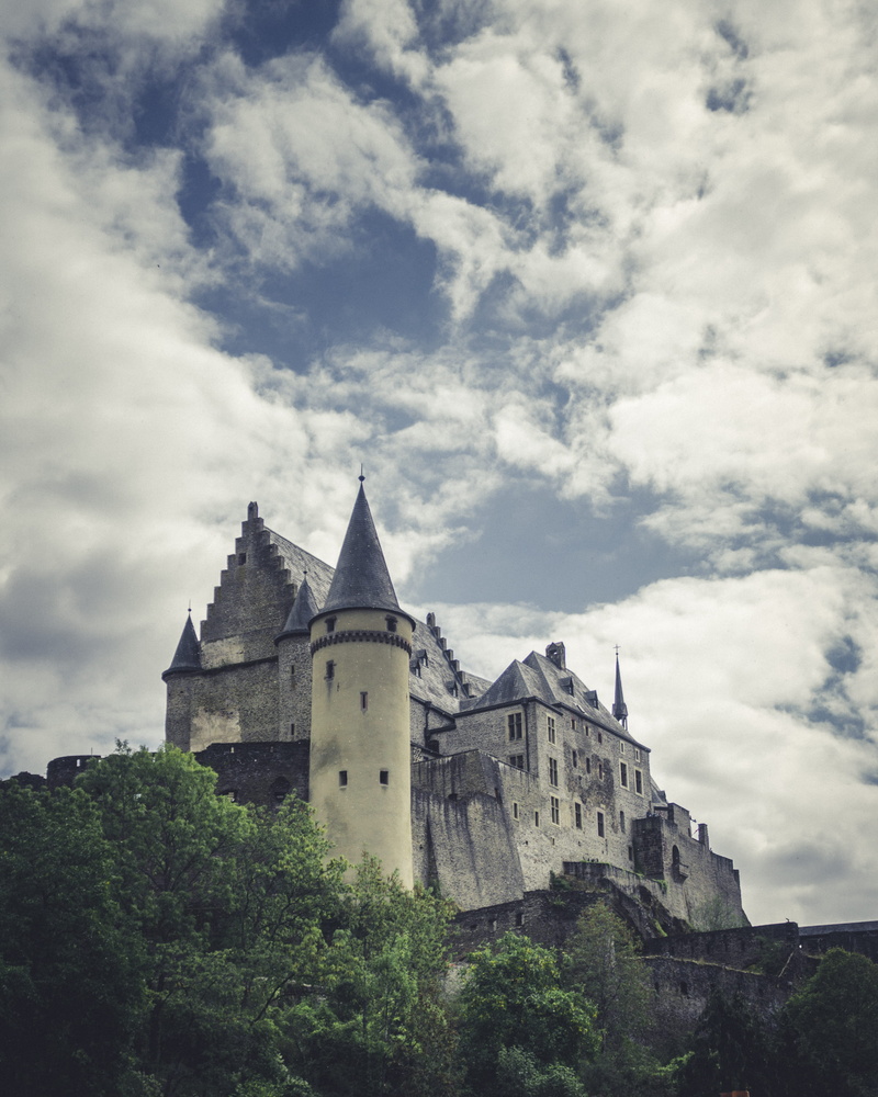 religion, architecture, cloud - sky, travel, 4K, fortress, plant, medieval, day, vianden, low angle view, abbey, castle, tree, the past, sky, vianden castle