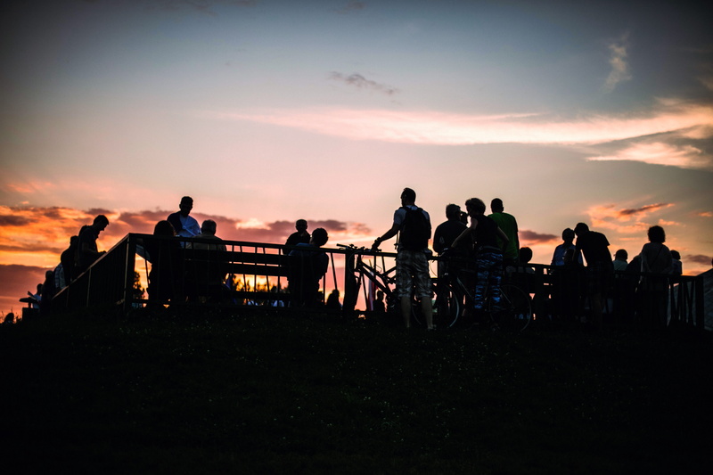 crowd, ewitsoe, days end, poznań, railing, fade, 5K, cloud - sky, orange color, standing, summery, gathering, nights, going down, sun, evening, leisure activity