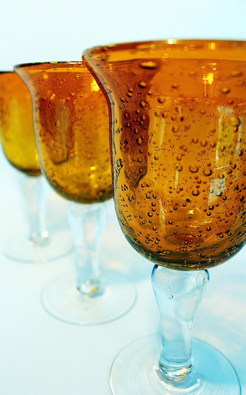 drink, empty, food and drink, accessories, cocktail, glass art, decoration, white background, freshness, design, three, stemmed glasses, transparent, decor